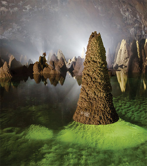 Forty-four new caves were discovered in Quang Binh last year, all of which are wet grottoes and range from 44 meters to 602 meters above sea level, with the majority being between 200 and 350 meters. Forty-four new caves were discovered in Quang Binh last year, all of which are wet grottoes and range from 44 meters to 602 meters above sea level, with the majority being between 200 and 350 meters.